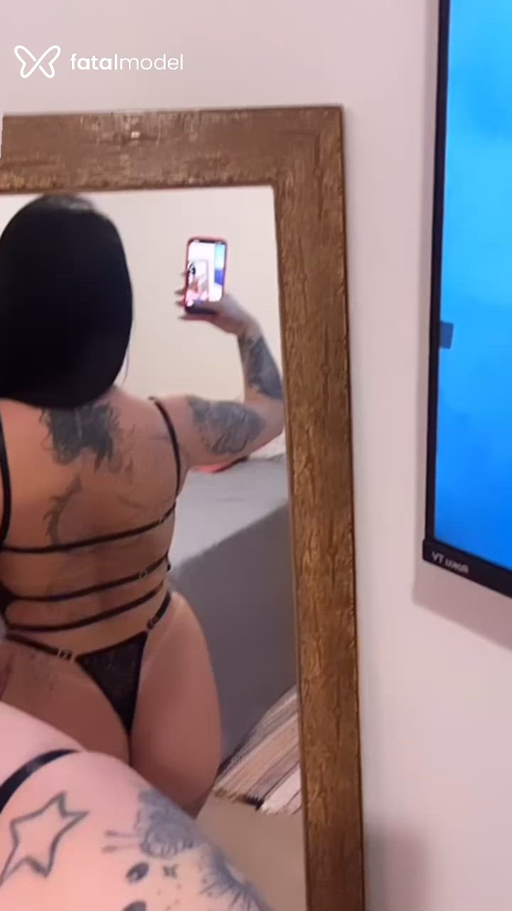 Acompanhante mulher com cabelo castanho de olhos mel - Júlia