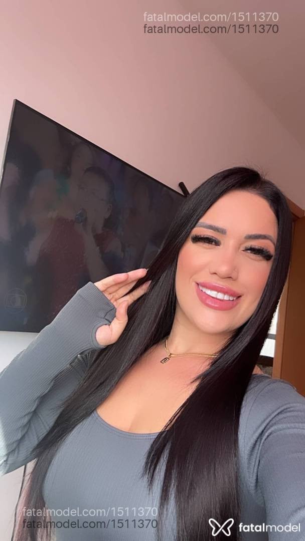Acompanhante mulher com cabelo castanho de olhos mel - Júlia