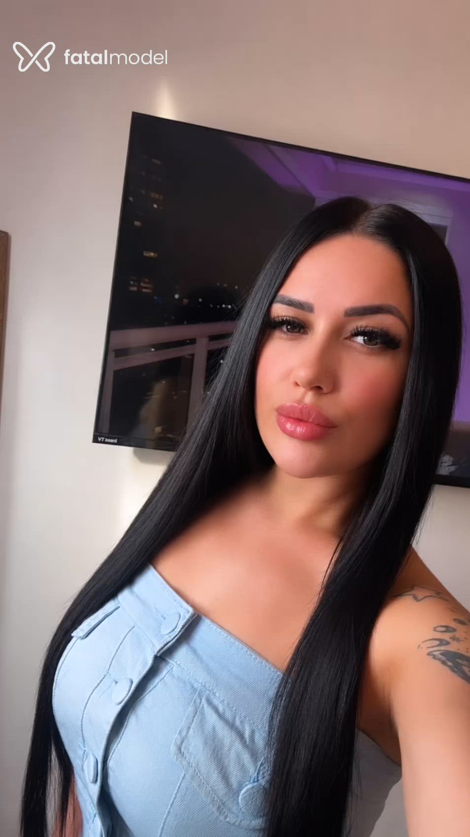 Acompanhante mulher com cabelo castanho de olhos mel - Júlia