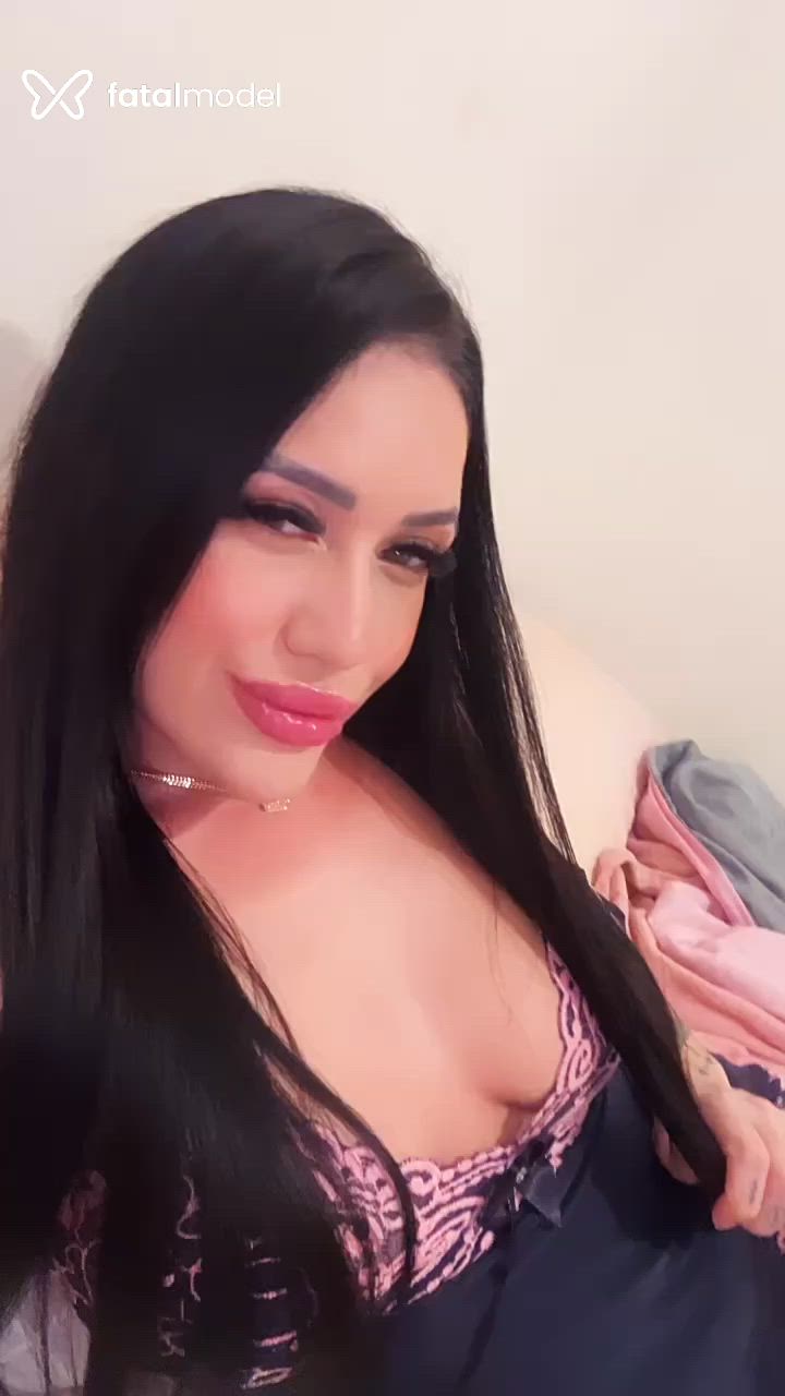 Acompanhante mulher com cabelo castanho de olhos mel - Júlia