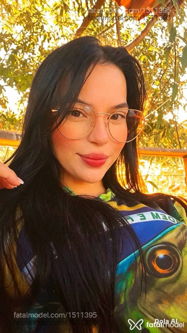 Acompanhante mulher morena (o) de olhos castanhos - Julia