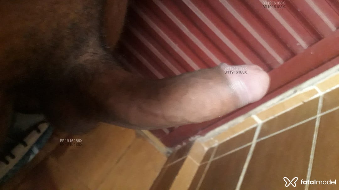 Acompanhante homem com cabelo castanho de olhos pretos em Campina Verde - Vitor Gabriel