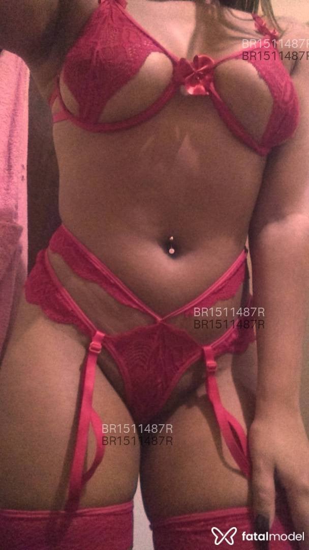 Acompanhante mulher loira (o) de olhos castanhos em Volta Redonda - Meeel