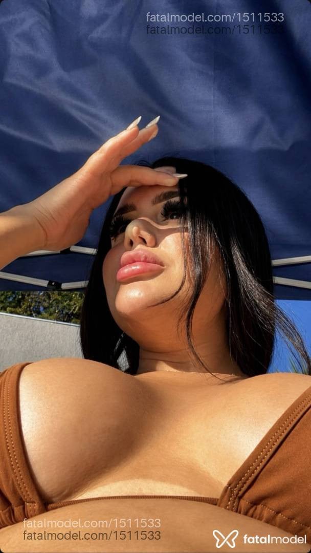 Acompanhante mulher com cabelo castanho de olhos castanhos - Clara