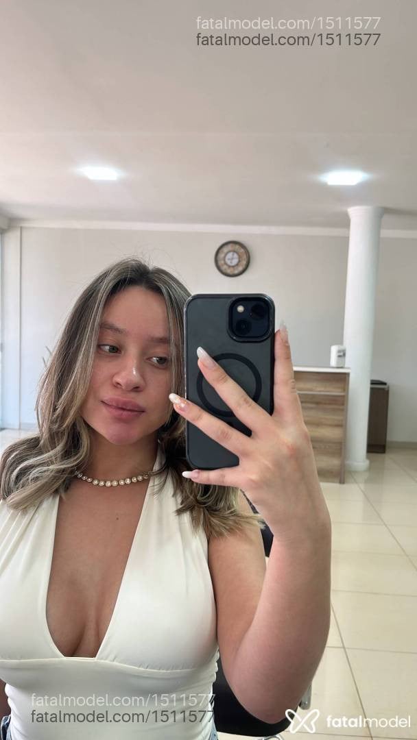 Acompanhante mulher loira (o) de olhos verdes - Lara souza
