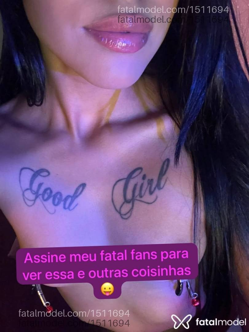Acompanhante mulher morena (o) de olhos pretos - Vallen