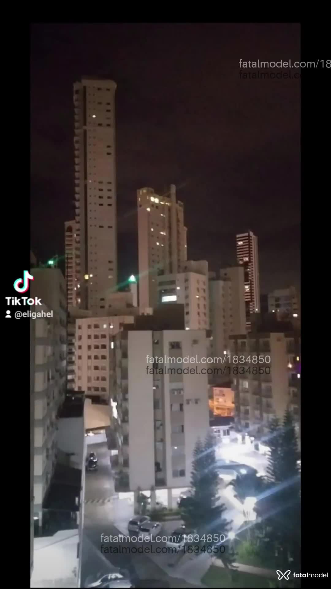 Acompanhante homem com cabelo castanho de olhos castanhos em Rio de Janeiro Acompanhante homem com cabelo castanho de olhos castanhos em Rio de Janeiro - Talles