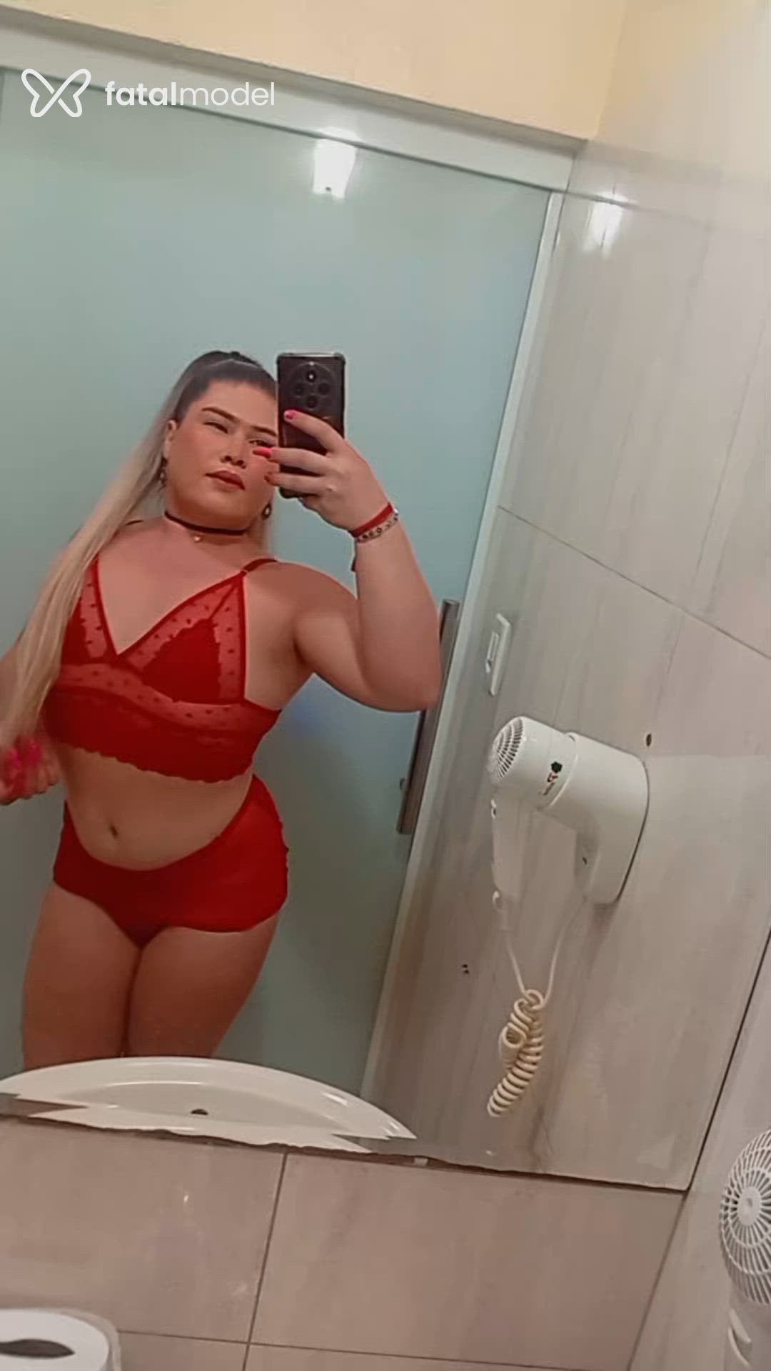 Acompanhante travesti com cabelo castanho de olhos castanhos - Gaby Martins