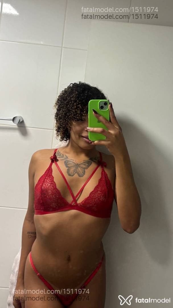 Acompanhante travesti morena (o) de olhos castanhos em Itajaí - Alexía Bianca