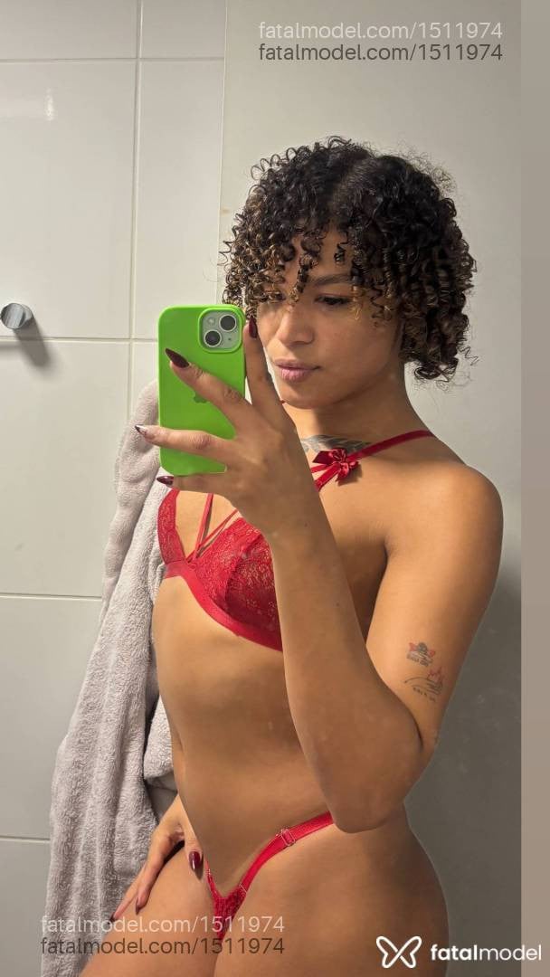 Acompanhante travesti morena (o) de olhos castanhos em Itajaí - Alexía Bianca