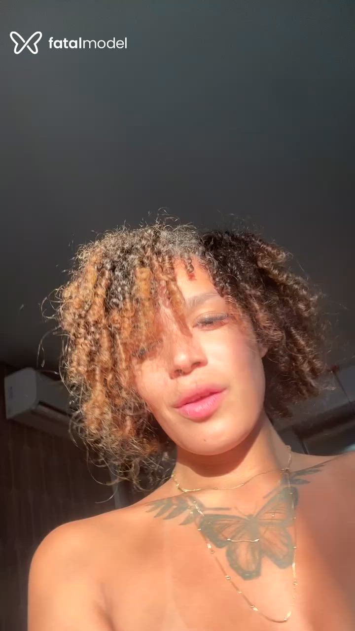 Acompanhante travesti morena (o) de olhos castanhos - Alexía Bianca