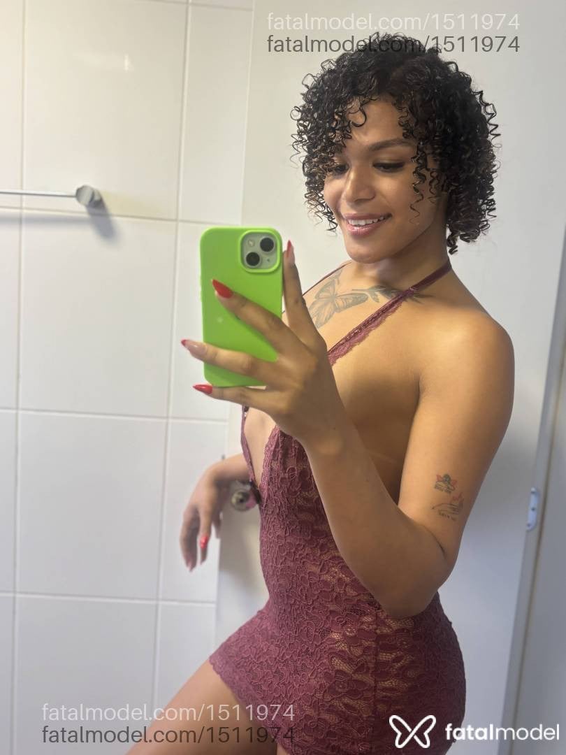 Acompanhante travesti morena (o) de olhos castanhos - Alexía Bianca