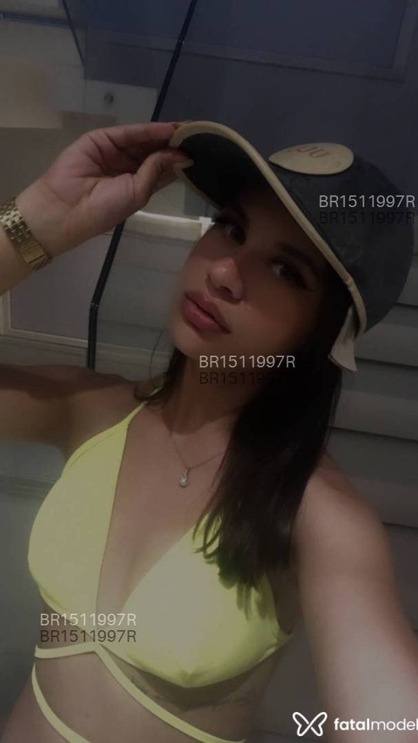 Acompanhante mulher com cabelo castanho de olhos verdes em Balneário Camboriú Acompanhante mulher com cabelo castanho de olhos verdes em Balneário Camboriú - Lia Bauer