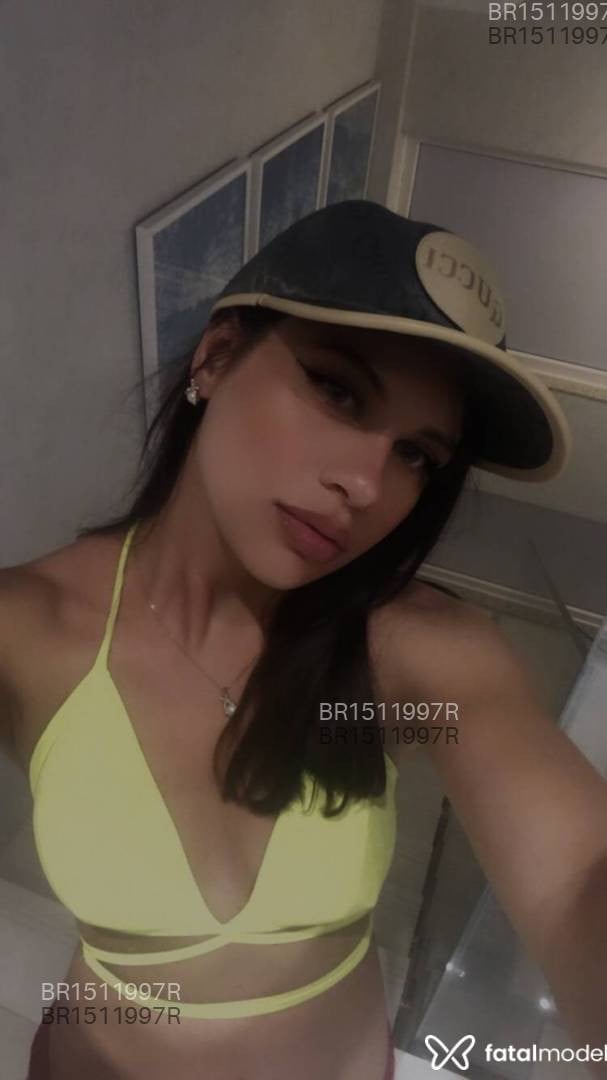 Acompanhante mulher com cabelo castanho de olhos verdes em Balneário Camboriú Acompanhante mulher com cabelo castanho de olhos verdes em Balneário Camboriú - Lia Bauer