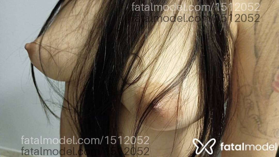 Acompanhante mulher com cabelo castanho de olhos castanhos - Aliça Fernandes