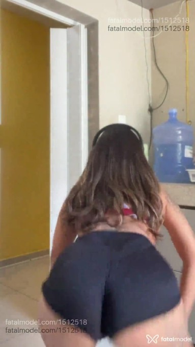 Acompanhante mulher loira (o) de olhos castanhos em Virtual - Rubi