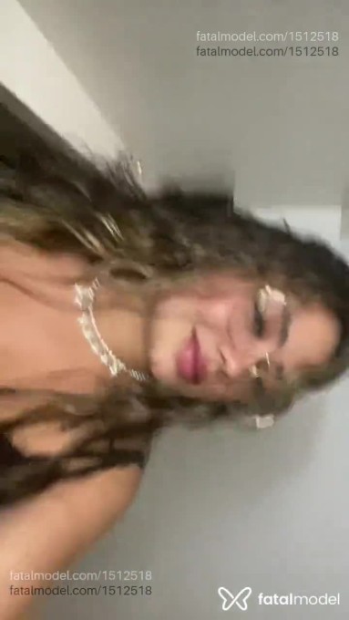 Acompanhante mulher loira (o) de olhos castanhos em Virtual - Rubi