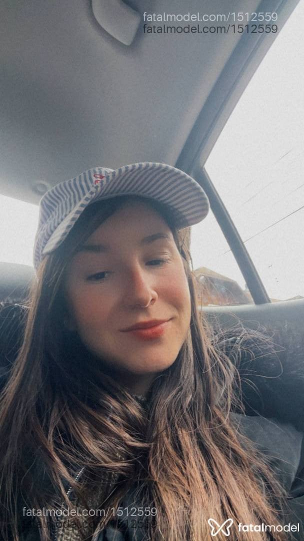 Acompanhante mulher com cabelo castanho de olhos castanhos - Vick Bastos