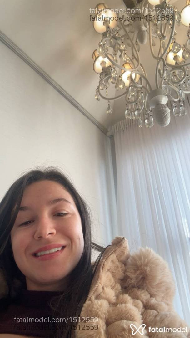 Acompanhante mulher com cabelo castanho de olhos castanhos - Vick Bastos