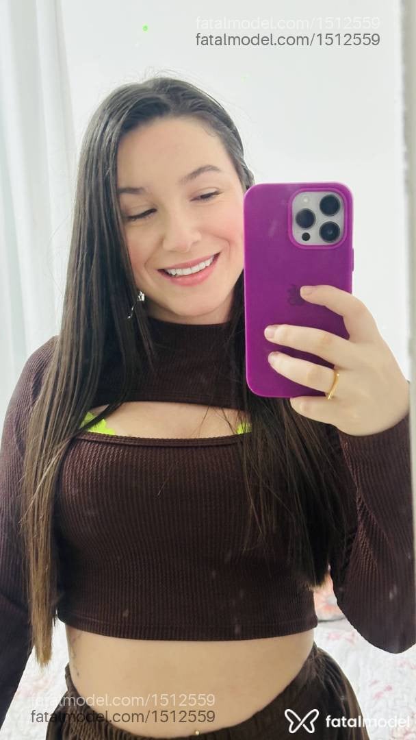 Acompanhante mulher com cabelo castanho de olhos castanhos em Capão da Canoa - Vick Bastos