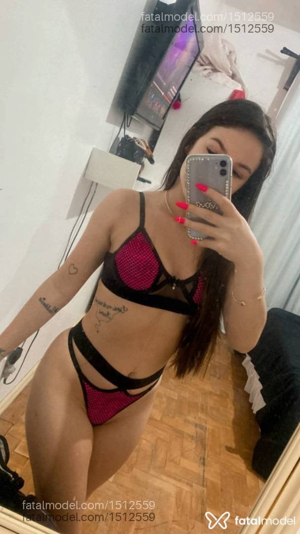 Acompanhante mulher com cabelo castanho de olhos castanhos em Gramado - Vick Bastos