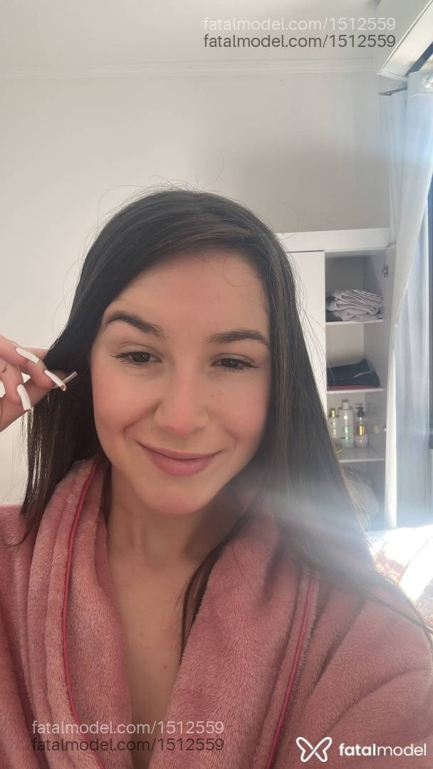 Acompanhante mulher com cabelo castanho de olhos castanhos em Gramado - Vick Bastos