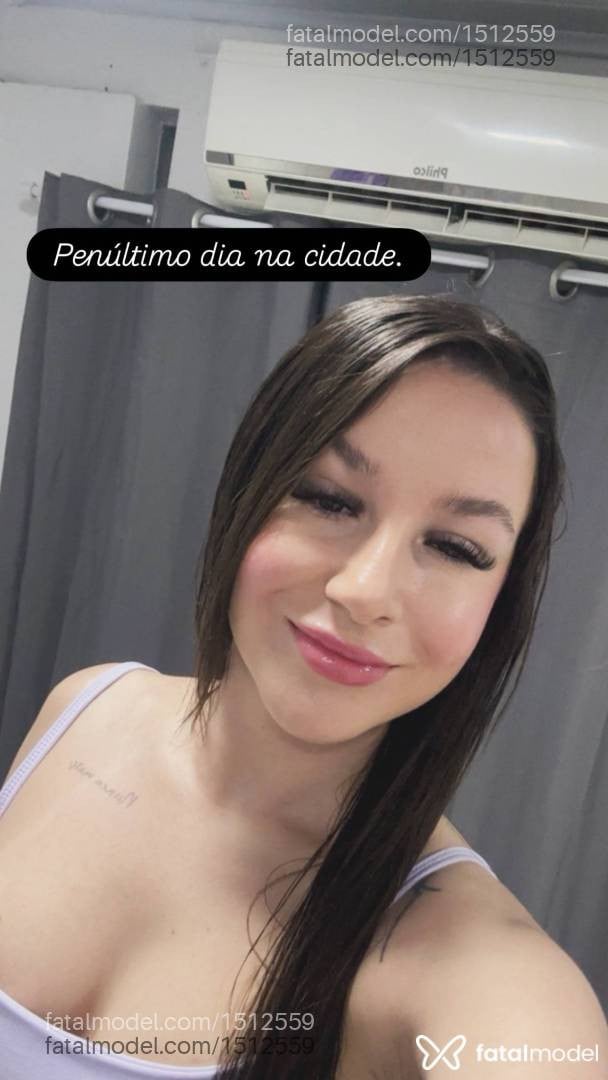 Acompanhante mulher com cabelo castanho de olhos castanhos - Vick Bastos
