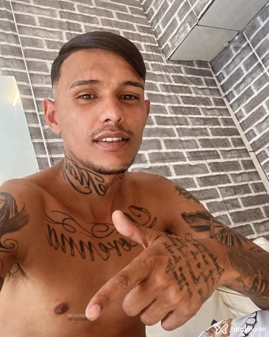 Acompanhante homem morena (o) de olhos pretos em Virtual Acompanhante homem morena (o) de olhos pretos em Virtual - Kenndy