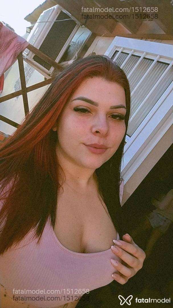 Acompanhante mulher com cabelo colorido de olhos castanhos - Bruuna Acompanhante mulher com cabelo colorido de olhos castanhos - Bruuna