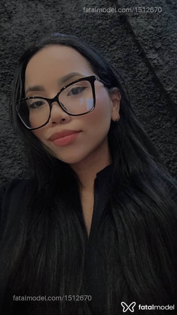 Acompanhante mulher morena (o) de olhos castanhos - Vitória