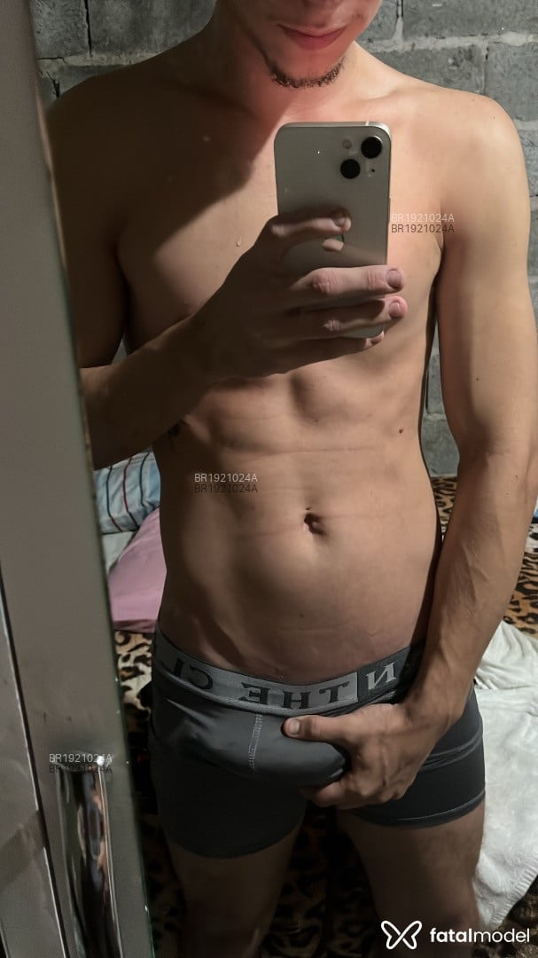 Acompanhante homem com cabelo castanho de olhos castanhos em São Paulo Acompanhante homem com cabelo castanho de olhos castanhos em São Paulo - Peter ramos