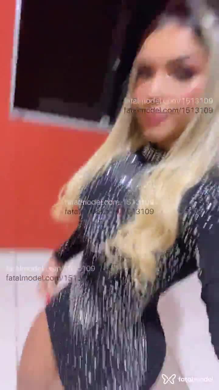 Acompanhante mulher loira (o) de olhos castanhos - Luana