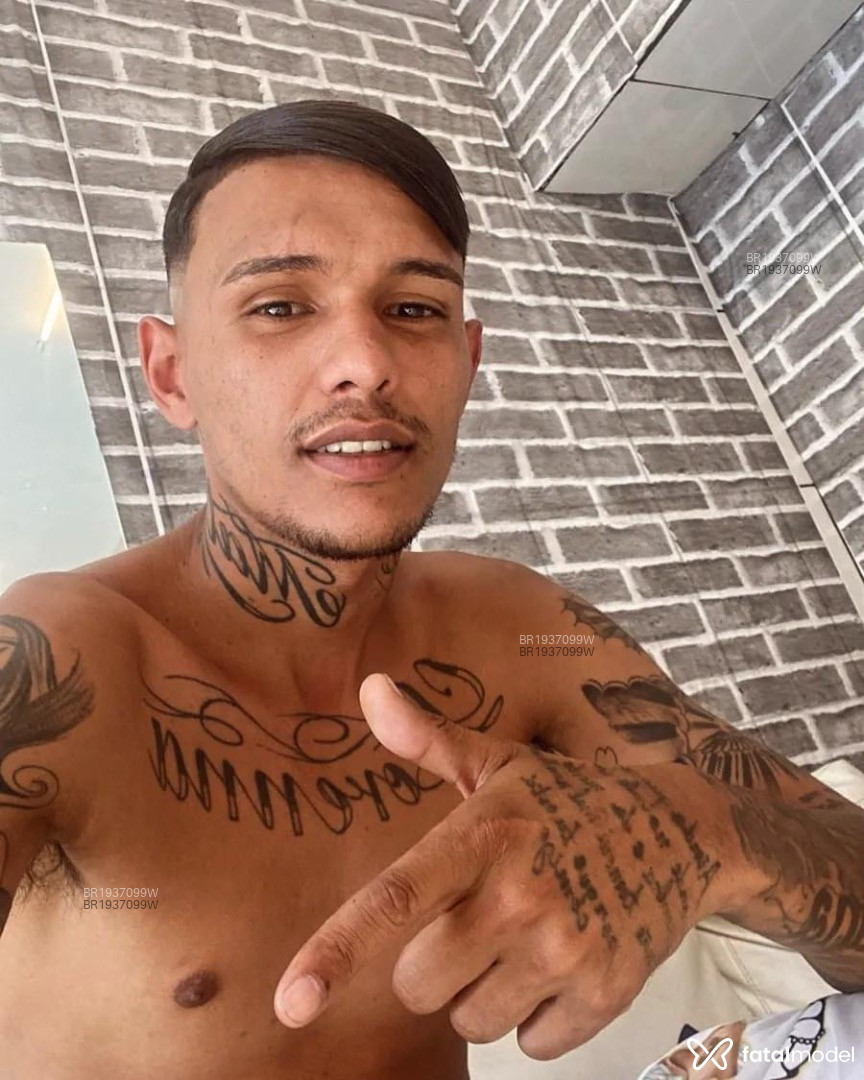 Acompanhante homem morena (o) de olhos pretos em Virtual Acompanhante homem morena (o) de olhos pretos em Virtual - Kenndy