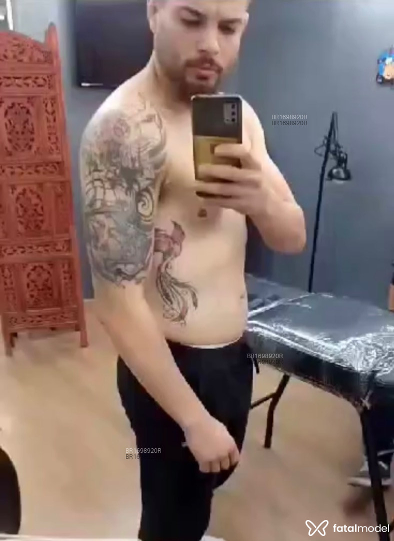 Acompanhante homem morena (o) de olhos castanhos em Porto Alegre - Felipe