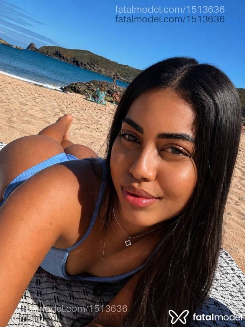 Acompanhante mulher com cabelo castanho de olhos pretos - Victoria Araujo