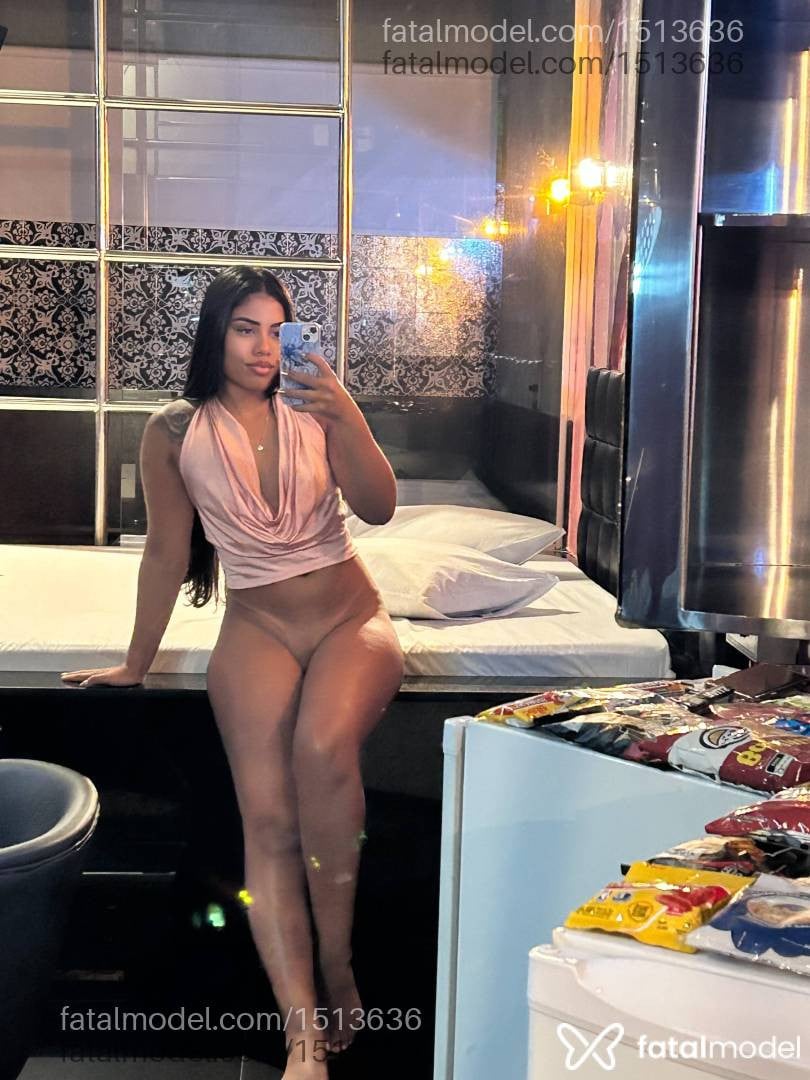 Acompanhante mulher com cabelo castanho de olhos pretos em Ipatinga - Victoria Araujo