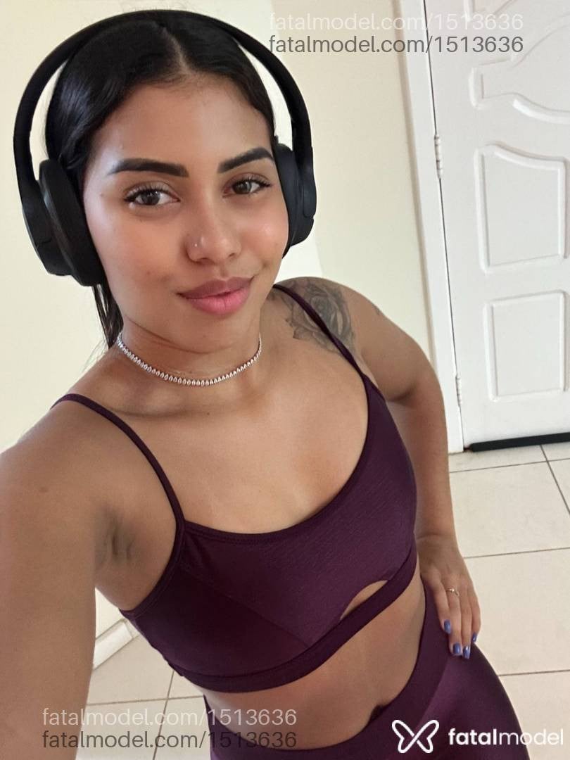 Acompanhante mulher com cabelo castanho de olhos pretos - Victoria Araujo