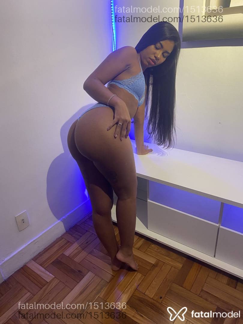 Acompanhante mulher com cabelo castanho de olhos pretos - Victoria Araujo