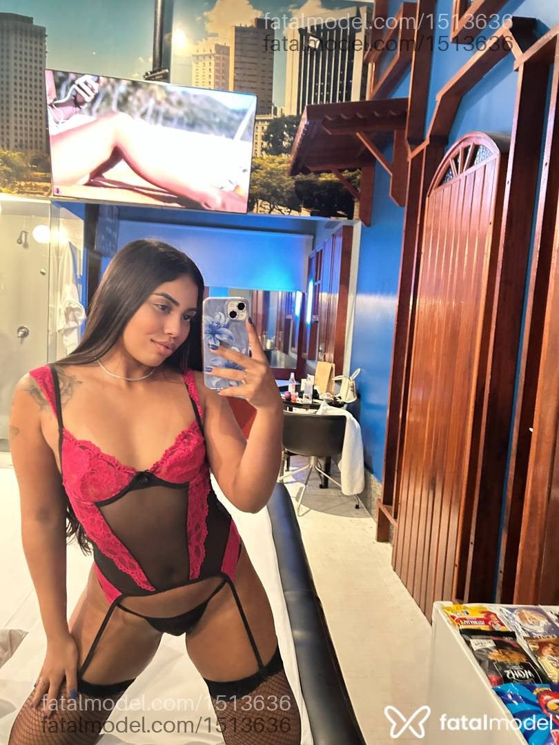 Acompanhante mulher com cabelo castanho de olhos pretos - Victoria Araujo