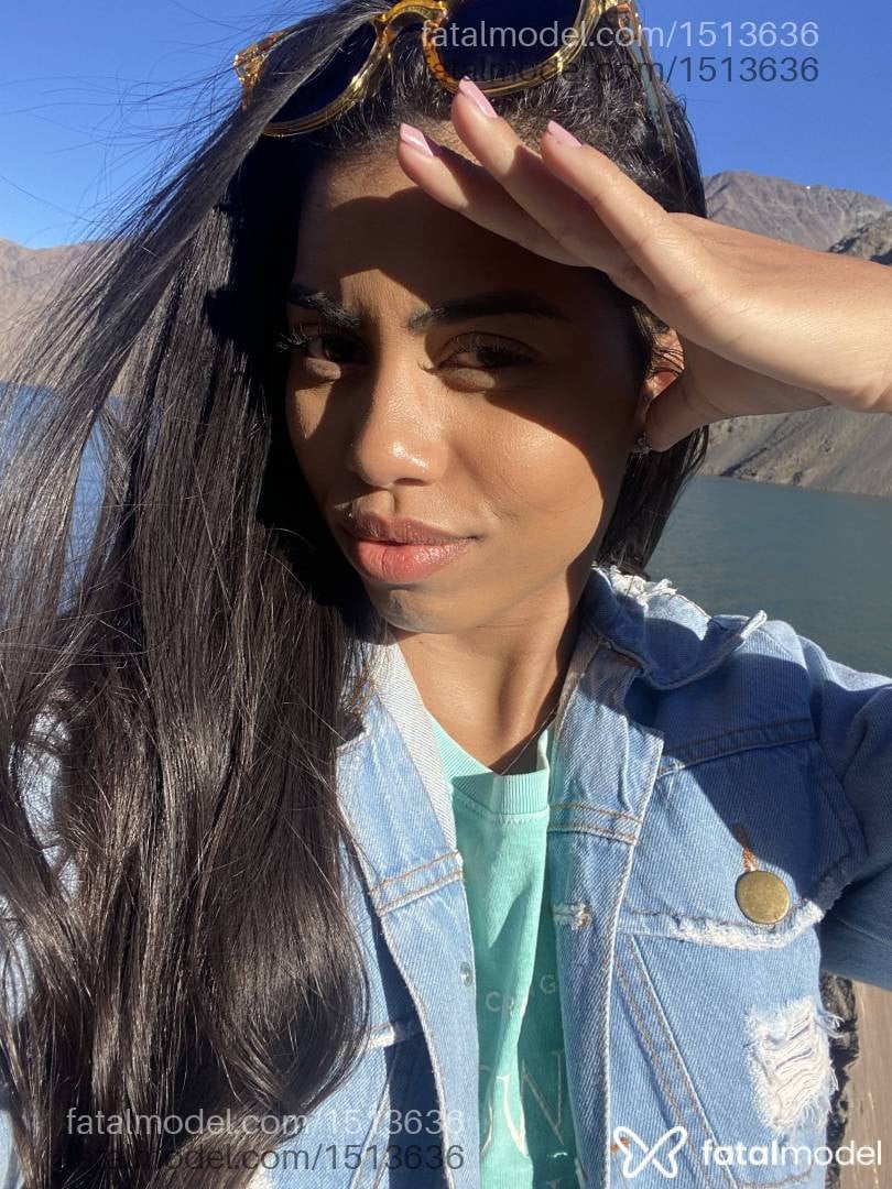 Acompanhante mulher com cabelo castanho de olhos pretos em Ipatinga - Victoria Araujo