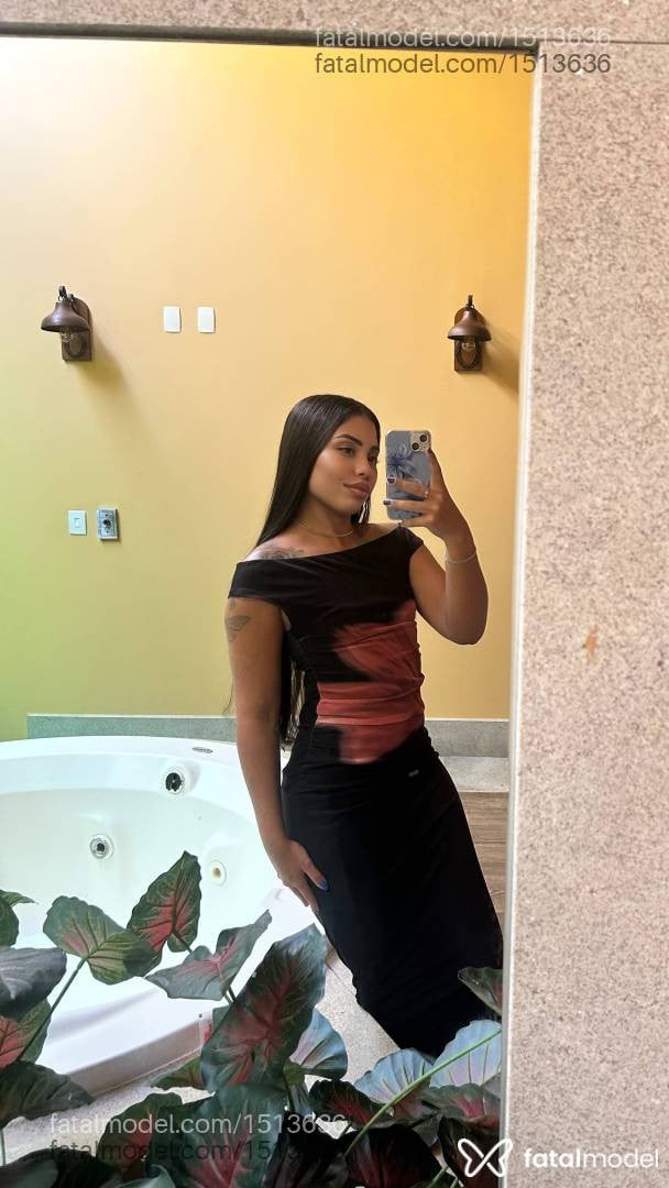 Acompanhante mulher com cabelo castanho de olhos pretos em Ipatinga - Victoria Araujo
