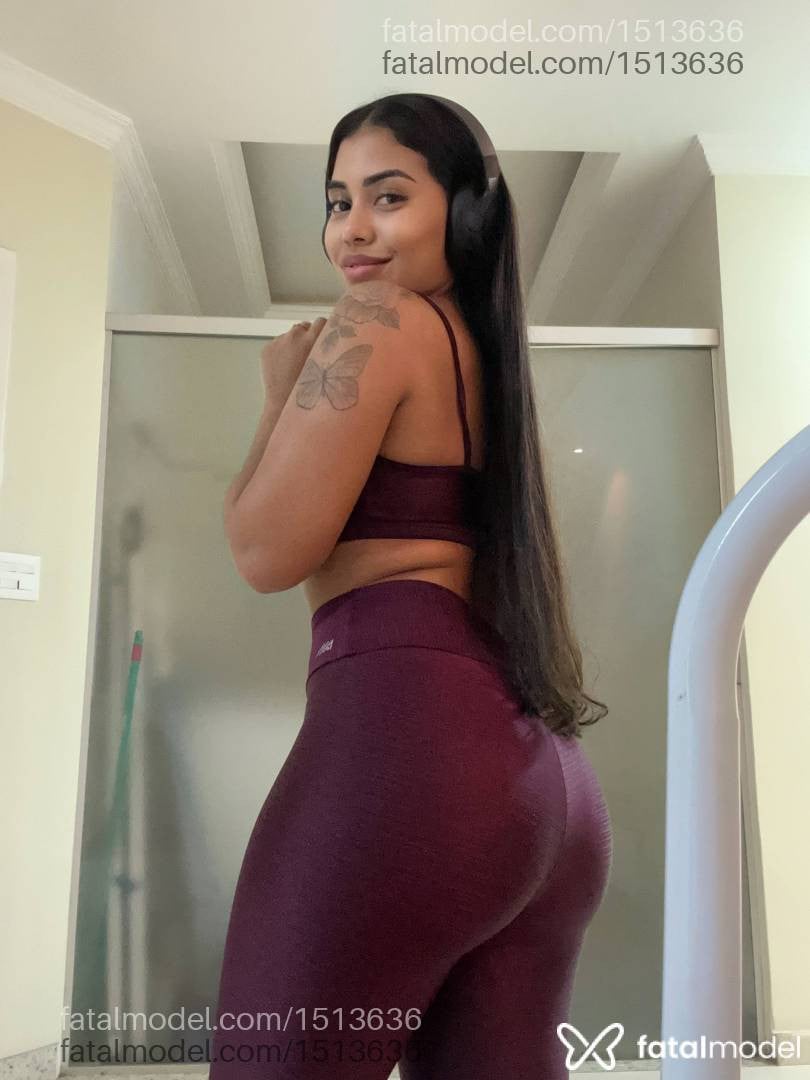 Acompanhante mulher com cabelo castanho de olhos pretos - Victoria Araujo
