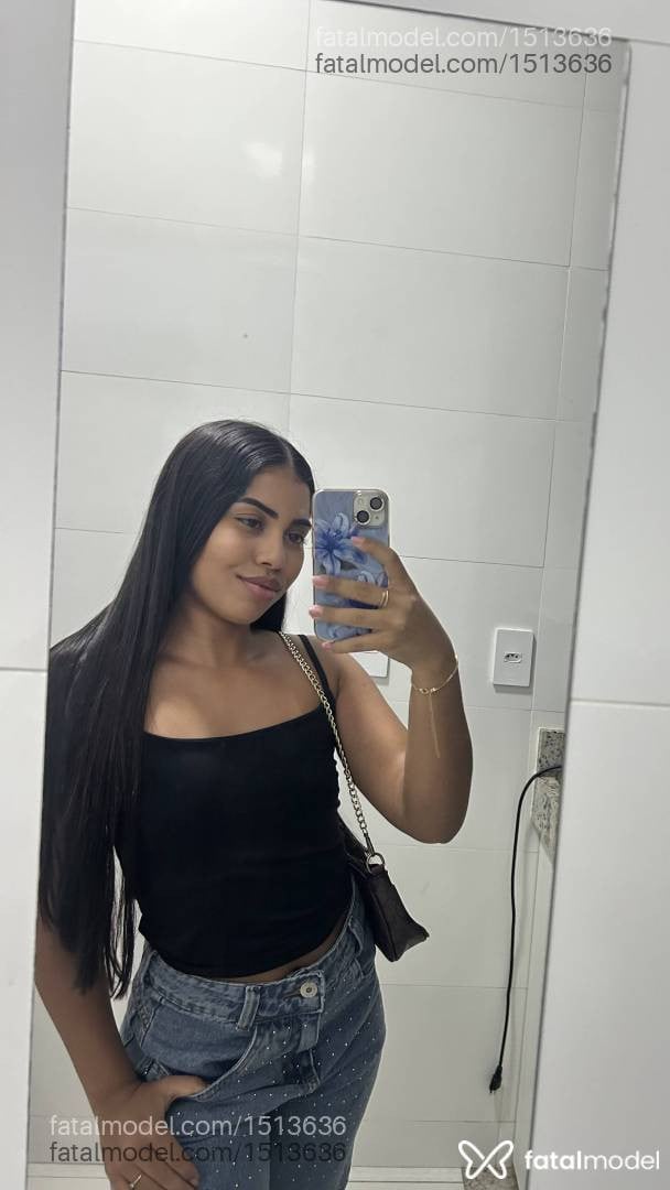 Acompanhante mulher com cabelo castanho de olhos pretos - Victoria Araujo