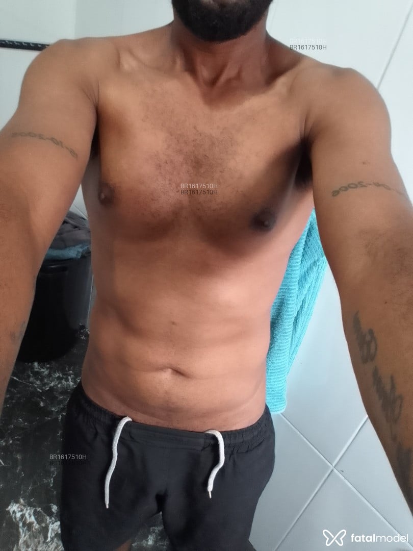 Acompanhante homem morena (o) de olhos castanhos - Guelvemcomigo Acompanhante homem morena (o) de olhos castanhos - Guelvemcomigo