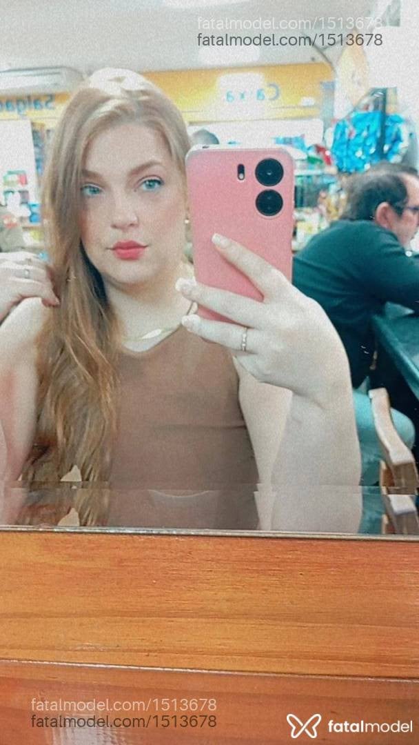 Acompanhante mulher com cabelo castanho de olhos verdes - Nanda Alves