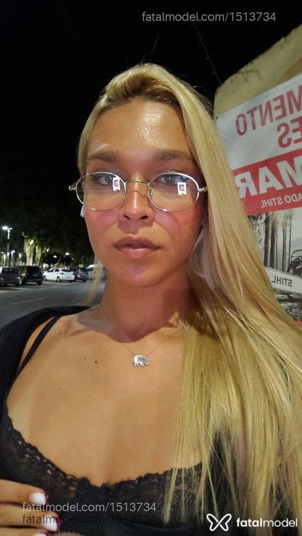 Acompanhante mulher trans com cabelo castanho de olhos verdes em Nova Friburgo - Joyce