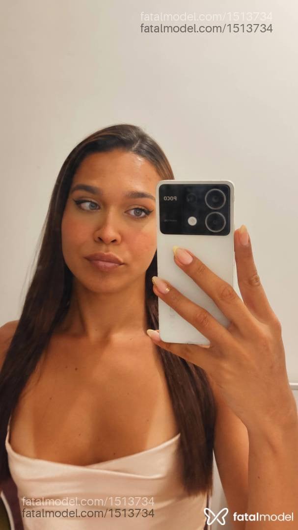 Acompanhante mulher trans loira (o) de olhos verdes - Joyce