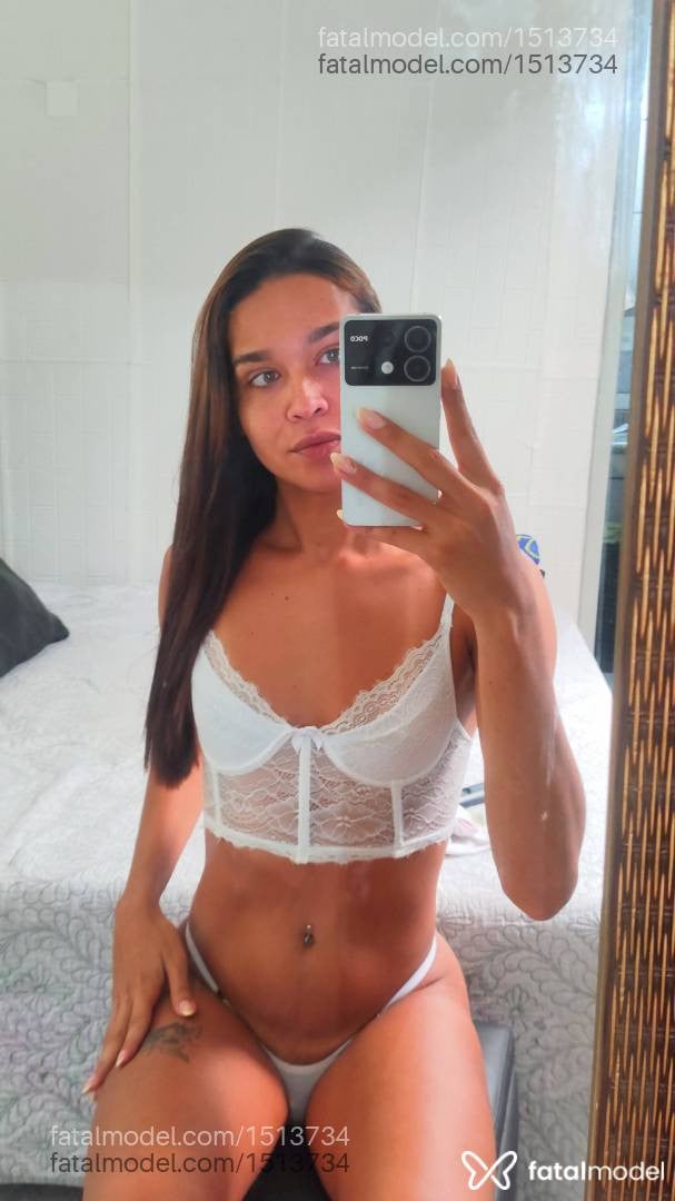 Acompanhante mulher trans loira (o) de olhos verdes - Joyce