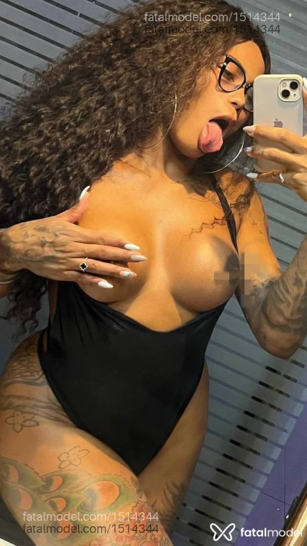 Acompanhante mulher trans com cabelo castanho de olhos castanhos - Gabrieli