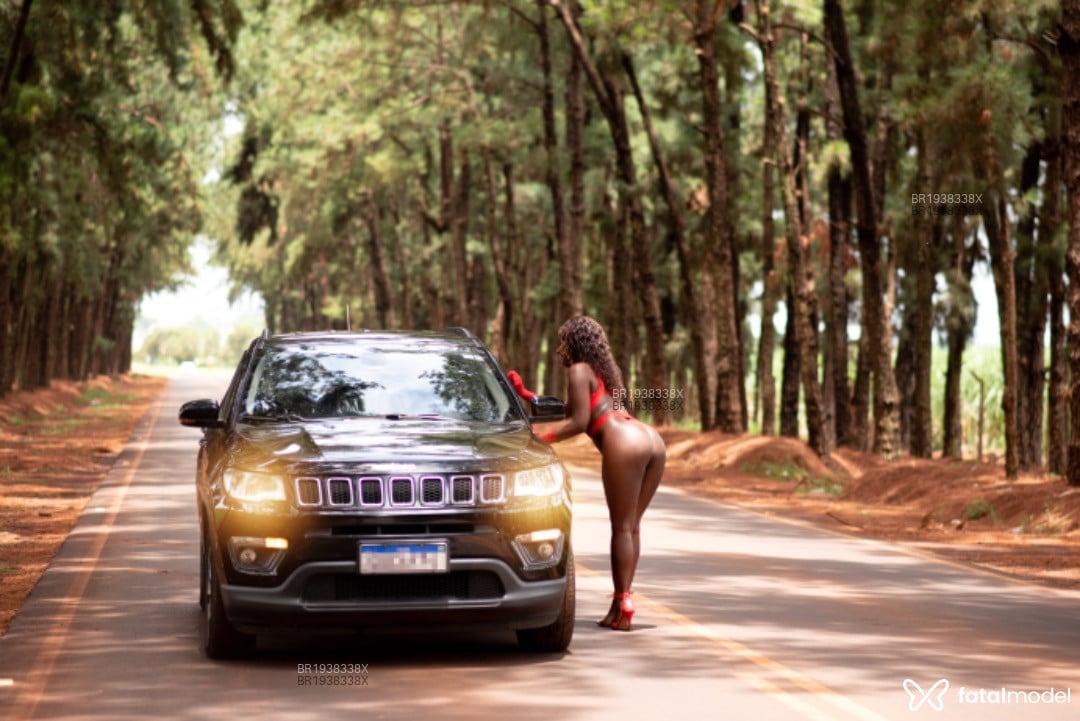 Acompanhante mulher com cabelo castanho de olhos castanhos em Ribeirão Preto - Negra Dellduque